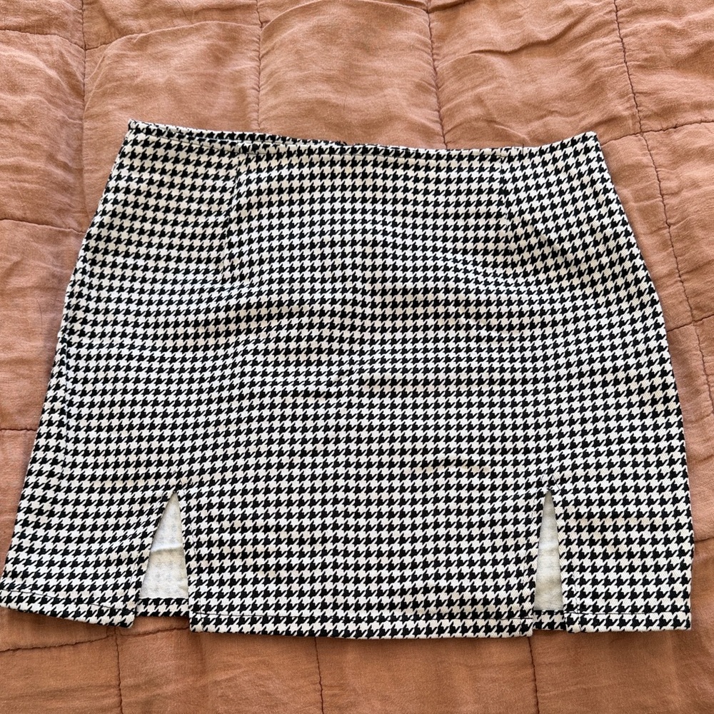 Motel Black and White Houndstooth mini Skirt
